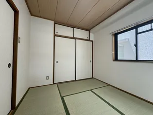 クレスト羽坂【2階】の寝室