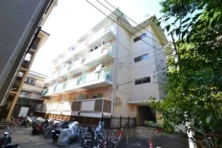 マンション カザミドリ【1階】の外観