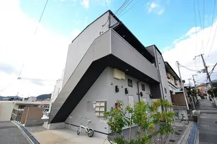 Softly【1階】の外観