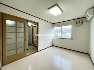 コンフォート95’山王【101号室】の居間