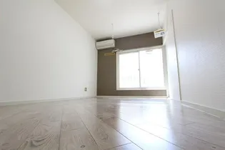 ドリームK・山王【102号室】の居間