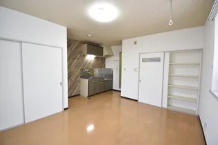 αハイツ【202号室】の居間