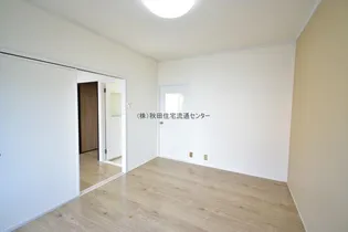 メゾン湖雲【102号室】の居間