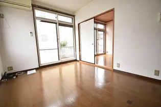 シティハイムT【102号室】の居間