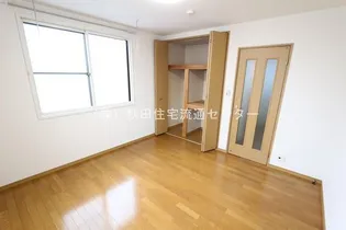 ヴィエルジュ【201号室】の居間