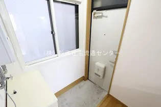 ヴィエルジュ【201号室】の玄関