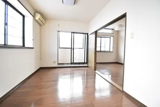 グランデール拾参番館【201号室】の居間