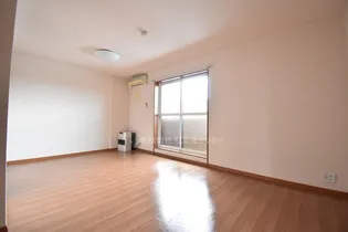 ヒルズ・Q【305号室】の居間