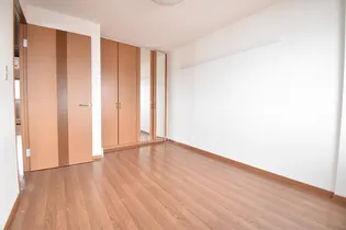 ヒルズ・Q【305号室】の寝室