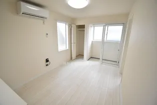 ゴールデンバレー【202号室】の居間