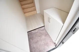 ゴールデンバレー【202号室】の玄関