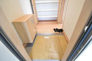 クレスト【103号室】の玄関