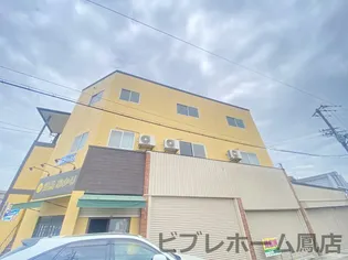 ロイヤルイズミ【2階】の外観