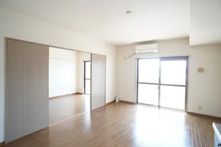 エスポワール マキ【1階】の居間