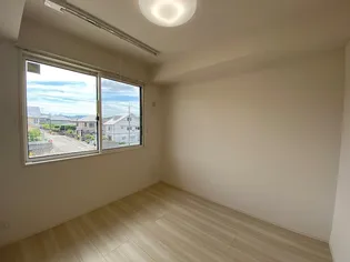 フローラル五月が丘 B棟【102号室】の寝室