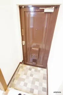 ニュー江坂ハイツ【1階】の玄関