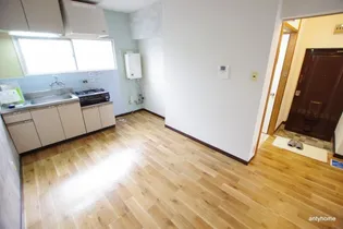 ニュー江坂ハイツ【1階】の居間