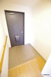 レジディア西天満【6階】の玄関