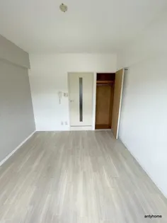 パインコート江坂2【2階】の居間