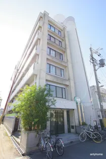 ロイヤルエステート【2階】の外観