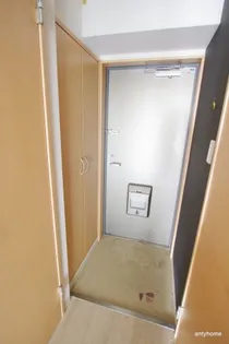 Gramercy Juso-higashi 1st【6階】の玄関