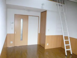 イル・ソーレ春日【202号室号室】の居間