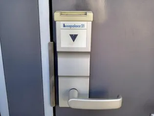 レオパレス浜野南【208号室】の玄関