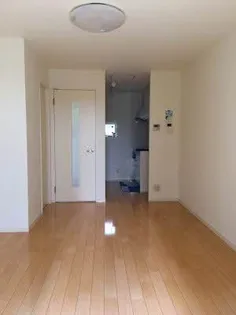 ディアス松縄 B棟【103号室】の居間