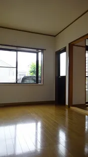 サンシャインB【1階】の居間