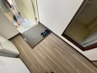 アドナイ・イルエ【206号室】の玄関