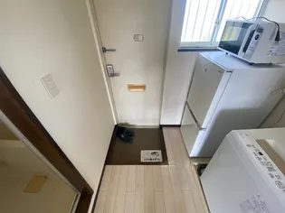 アドナイ・イルエ【207号室】の玄関