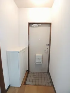 エルディムカタオカ【2階】の玄関