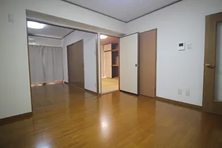 ピュアラ【1階】の外観