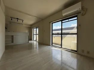 モアガーデン【204号室】の居間