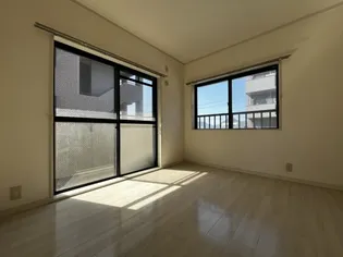 モアガーデン【204号室】の居間