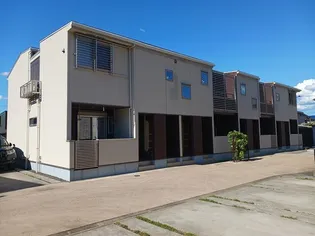 マナ・エヴァル【2階】の外観