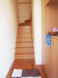 ウィンズ D棟【2階】の玄関