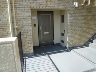 ライオンズマンション虹ケ丘 E棟【1階】の玄関