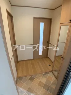 カーサドマーニ【2階】の玄関