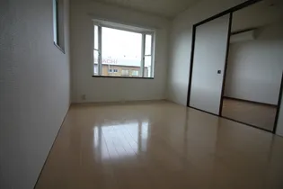 モクメハイツ【2階】の居間