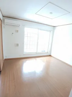フォレストパーク 壱番館【203号室】の居間