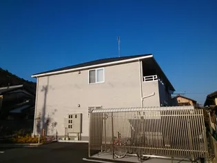 カルムハチマン【1階】の外観