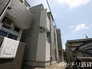 ハレ・ウルオル【2階】の外観