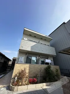 ケイローン【1階】の外観
