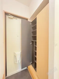 ヴェルドミール I【1階】の玄関