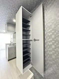 エヌエムキャトフヴァントゥレーズサウス【1階】の玄関