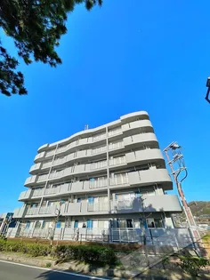 アズゥール【2階】の外観