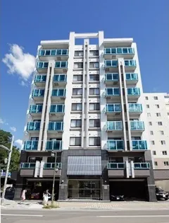 ノヴァ知事公館前の画像