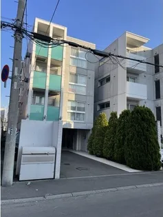 プロヴィデンス宮の森の画像