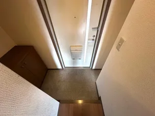 ルレクチェ【2階】の玄関